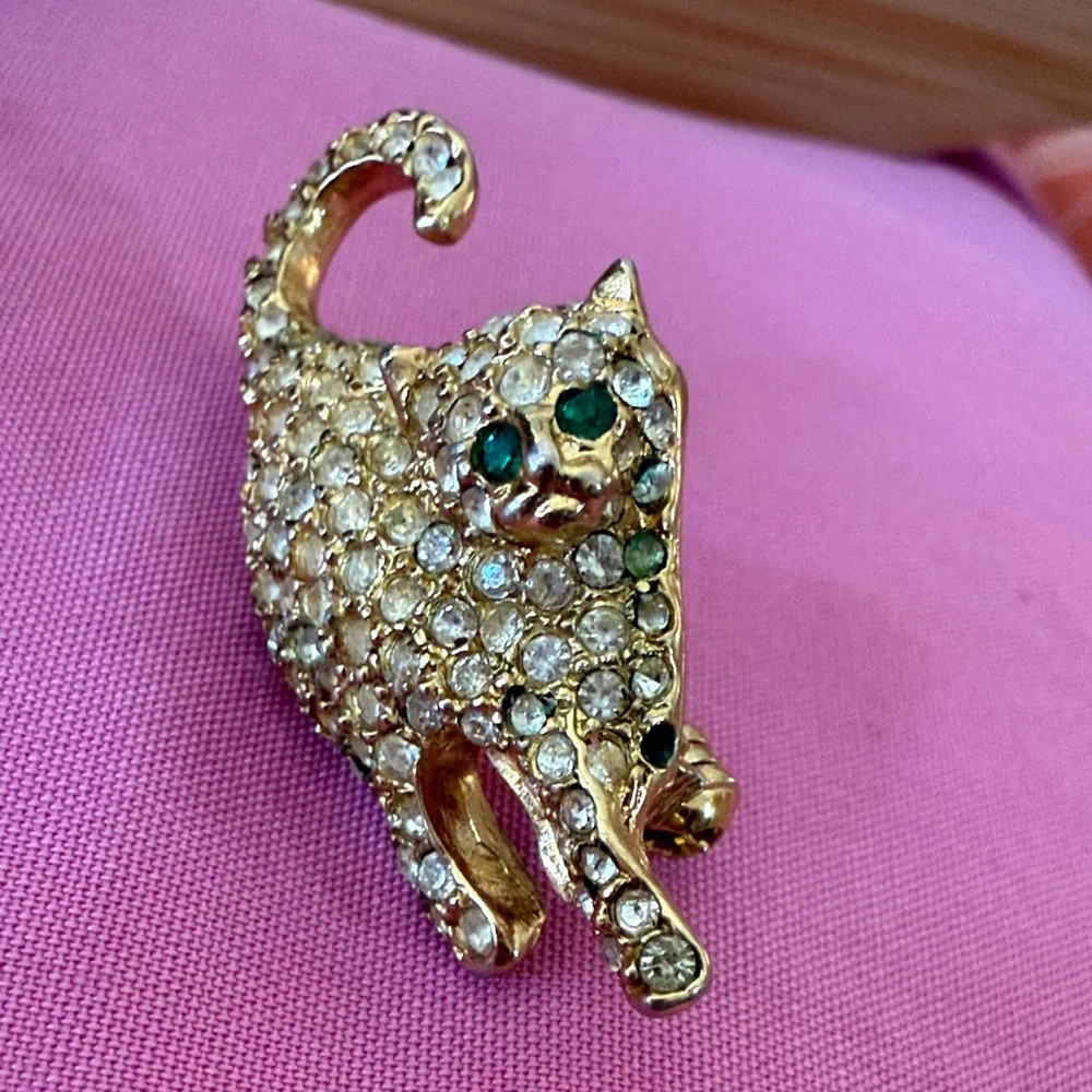 Vintage Cat‎ Brooch Paved White Rhinestone Cat Pin Green Rhinestone Eyes